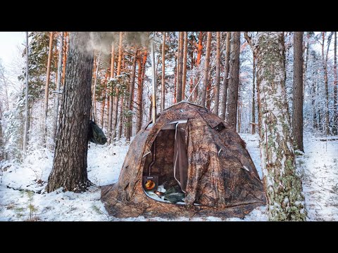 Видео: Зимний поход в лес с палаткой и печкой берег | Ночь зимой в лесу