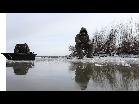 Видео: Разведка мест зимней рыбалка на амуре. Снасти на сига. Первый лед 2020-21.