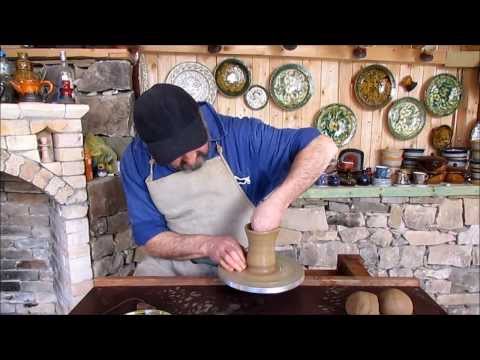 Видео: Демонстрация на работа с крачно грънчарско колело