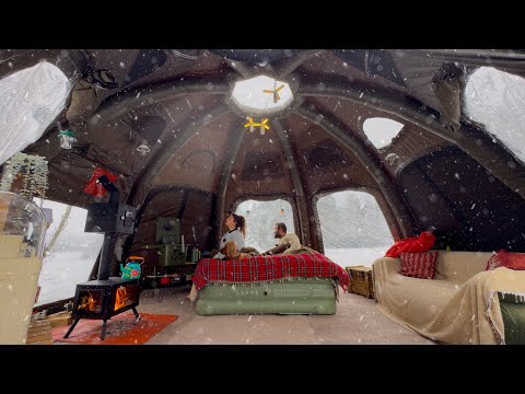 Видео: ❄️Мы Проснулись Под Снегопадом В Лагере!