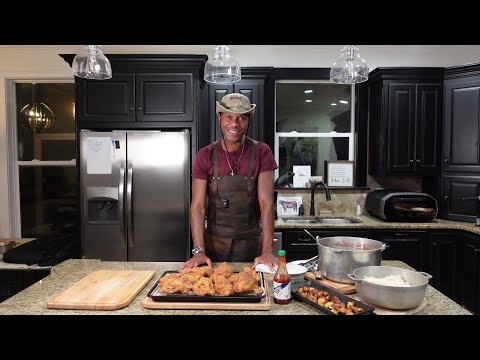 Видео: Жареный во фритюре сом с красной фасолью и рисом