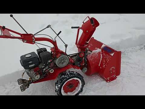 Видео: Снегоуборщик "АГАТ" в работе