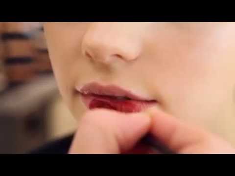 Видео: Новогодний макияж от MAC: винные губы и дымчатые глаза