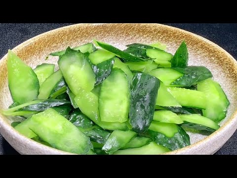 Видео: Больше не ешьте огурцы холодными. Моя бабушка научила меня готовить их по-другому. Они свежие, нежны