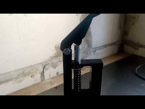 Видео: самодельный пресс для обтяжки пуговиц