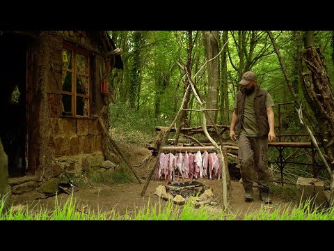 Видео: Портативная система копчения мяса в моей каюте : Camp Kitchen - лесное хозяйство - хижина для выжива