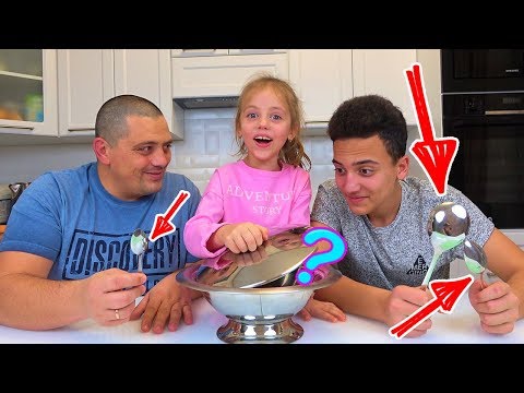 Видео: Большая Средняя или Маленькая ЛОЖКА Челлендж My little Nastya