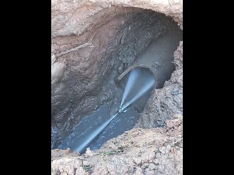Видео: Засор трубы в частном доме || Как устранить засор в частном доме