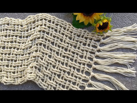 Видео: Мастер-класс по вязанию крючком кружевного весеннего шарфа