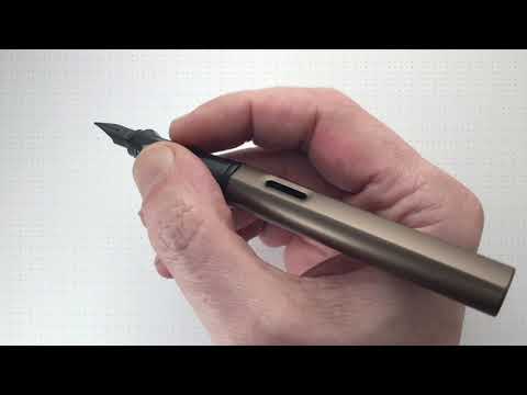 Видео: Обзор перьевой ручки LAMY 090 Lx