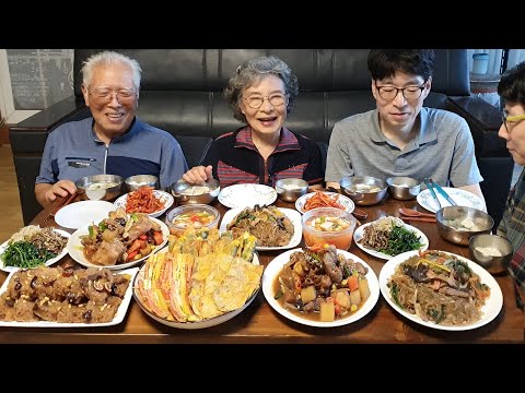 Видео: Вся праздничная еда! (Гальби, Чапче, Торан-гук, Яксик, Сикхе, Самсокнамул и Дораджи Мучим) Рецепты