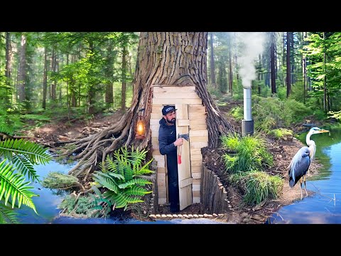 Видео: Постройка секретной хижины внутри огромного дерева