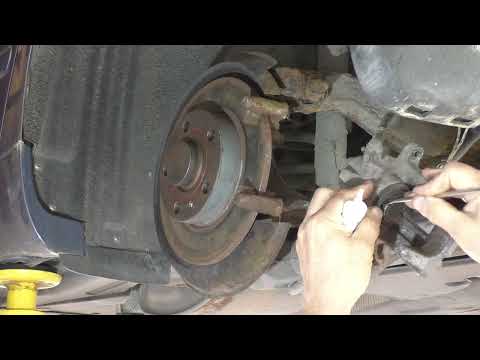 Видео: Подклинивают задние тормоза на Ауди, ищем причину #汽车刹车 #car brakes