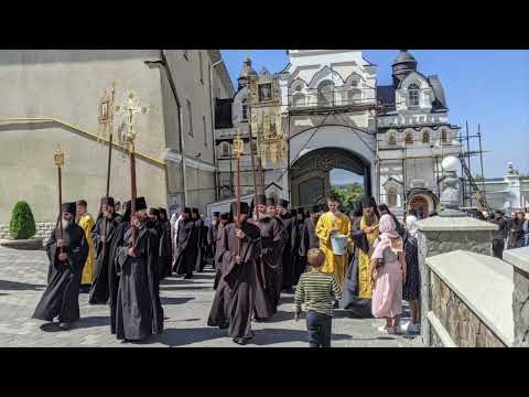 Видео: Недільне богослужіння у Почаївській лаврі