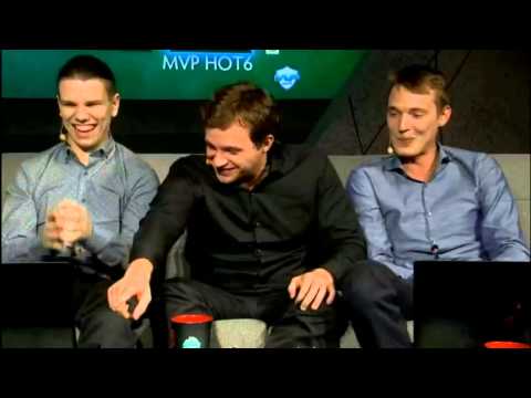 Видео: Неловкий момент в студии аналитики