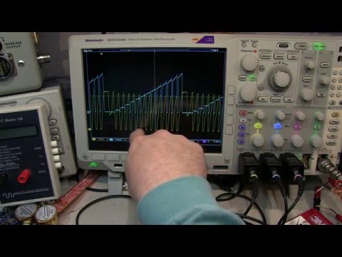 Видео: #232: Больше схемотехнических развлечений: простой транзисторный индикатор характеристик с исполь...