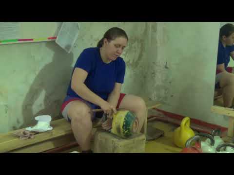 Видео: Гиревой спорт. Натираем гирю!