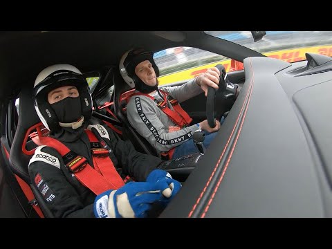 Видео: Мастер класс по трассе   Formula 1 in Sochi