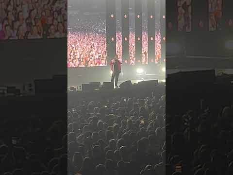 Видео: "Чужие губы" Руки Вверх.  Мама Сергея Жукова приехала в Казань на концерт