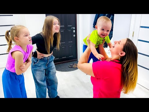 Видео: САМЫЙ ЛЮБИМЫЙ РЕБЁНКОМ!!! Мама нас не любит? Марк любимый Сын