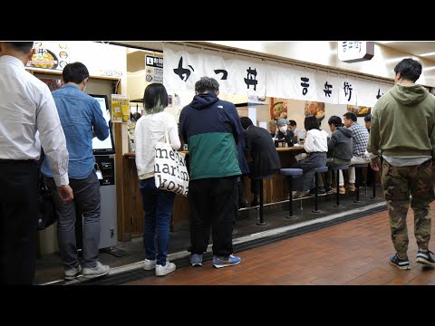 Видео: Легендарный ресторан Katsudon! Забегаловка Speedy Katsudon, продающая 100 тарелок всего за час!