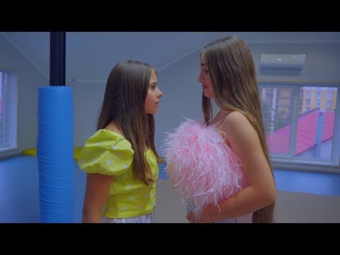 Видео: КОРОЛЕВА ШКОЛЫ!! Как стать популярной в школе?