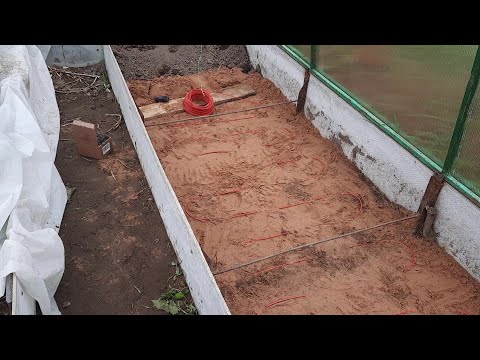 Видео: Обогрев грунта в теплице кабелем.