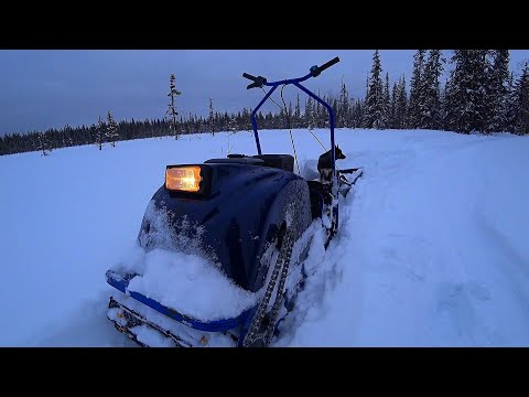 Видео: Попытка добраться до избы. Мотособака по глубокому снегу. Уехал на рыбалку за хариусом))