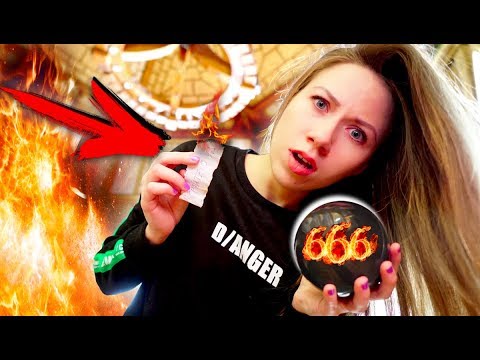 Видео: ЧУТЬ НЕ СГОРЕЛИ !!! ВТОРОЙ ДЕНЬ ОПАСНОСТИ В ДОМЕ | Дом Призрак #3 Elli Di