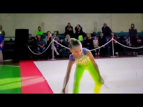 Видео: Виступ Ніколь з булавами 💚