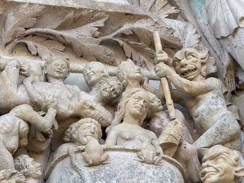 Видео: Бурж: каменная Библия