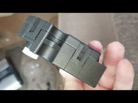 Видео: Вентиляционные отверстия кондиционера имеют горячий воздух в левом и холодный в правом отверстиях.