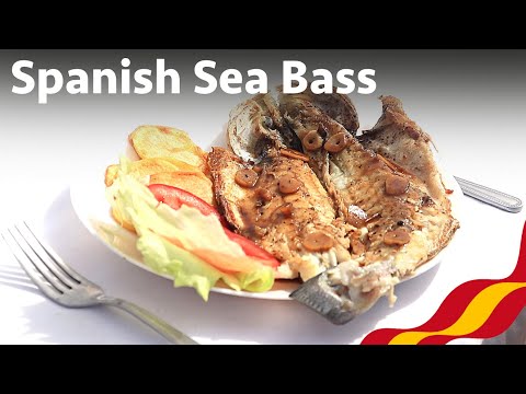 Видео: Рыба, как в том прекрасном испанском ресторане. Морской окунь на спине (Lubina a la espalda)