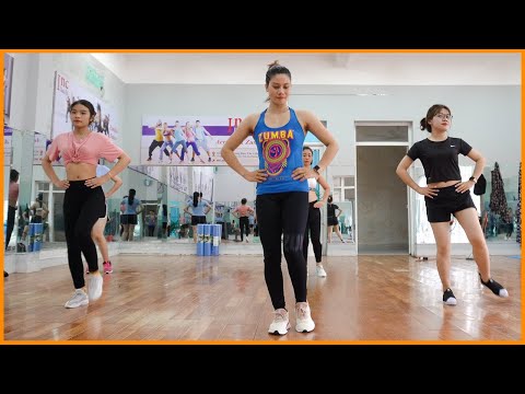 Видео: Лучшая 20-минутная тренировка для начинающих | Zumba Class