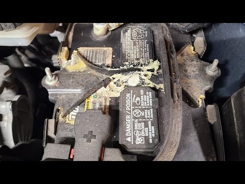 Видео: Замена аккумулятора Mazda CX-5 2012 - 2016 гг.