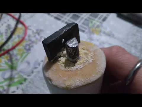 Видео: Каменная батарейка на олове и магнии и ручной генератор