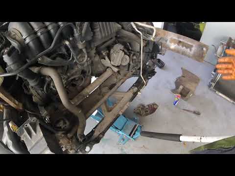 Видео: How to remove a Mercedes A class engine/Как снять двигатель Mercedes A class