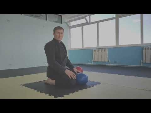 Видео: Бразильское джиу джитсу / грэпплинг. Правильная посадка и осанка в закрытом гарде.