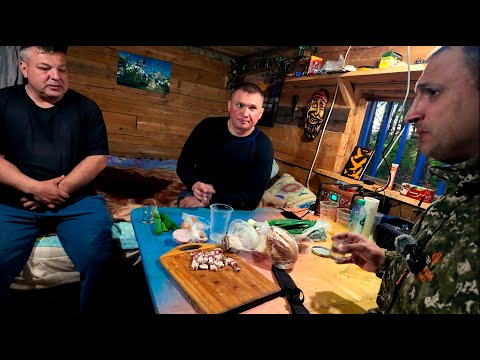 Видео: В ШТОРМ С БРАТЬЯМИ В ЛЕСНУЮ ИЗБУШКУ \ ОКАЗАЛИСЬ НА ИЗБЕ ДРУЗЕЙ В ДЕНЬ РЫБАКА \ РЫБАЛКА КАК ОНА ЕСТЬ