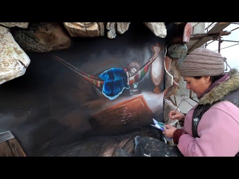 Видео: Оформление фасада дома.декоративная  штукатурка из  арт  бетона.   Роспись стен.картина  домового  .