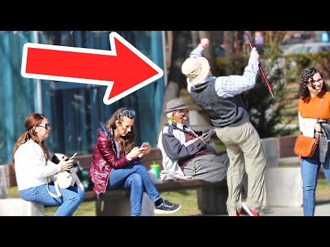 Видео: ХОРА РЕАГИРАТ НА ДЯДО, КОЙТО ПРАВИ САЛТА