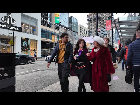 Видео: Вечерняя прогулка в честь Хэллоуина в центре Торонто, Восточная часть города, 2025