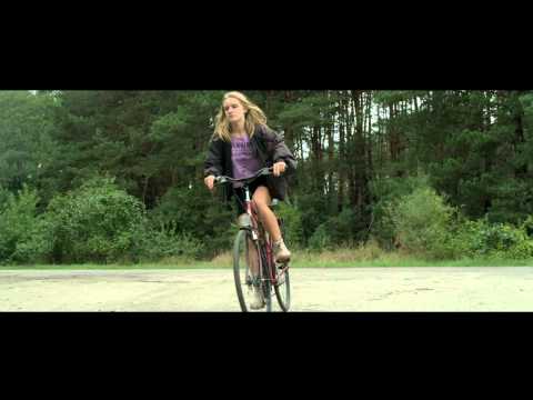 Видео: IYA ft. Нервы - Интернет