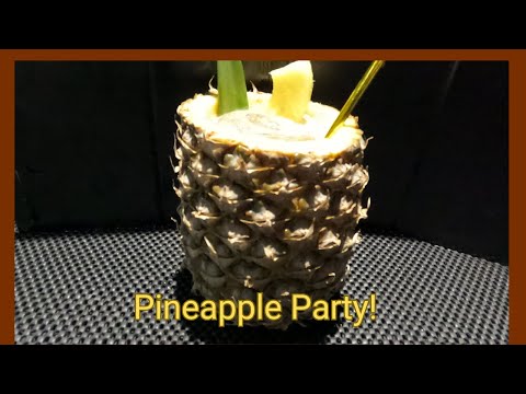 Видео: Коктейль «КОКОН В АНАНАСЕ»