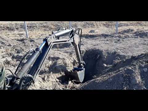 Видео: Копаю хлам самодельным мини эксковатором