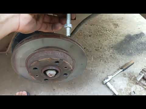 Видео: Как легко снять прикипевший тормозной диск...(Лада Гранта).