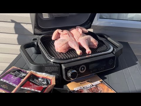 Видео: Целая курица, копчёная на дровяном огне Ninja. Ух ты!!!