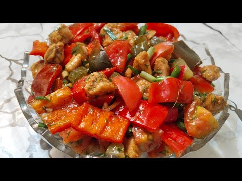 Видео: Нежный салат с куриным филе и сладким перцем !!!