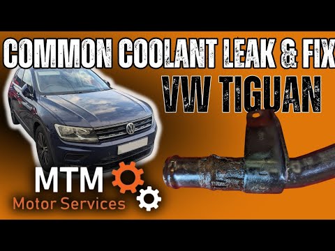Видео: Замена трубки утечки охлаждающей жидкости VW Tiguan