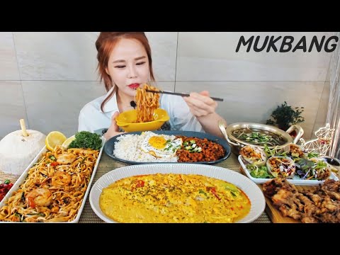 Видео: Субтитры) Spicy stir-fried pork. Fried crab curry. Thailand's delicious food REAL SOUND ASMR MUKBANG